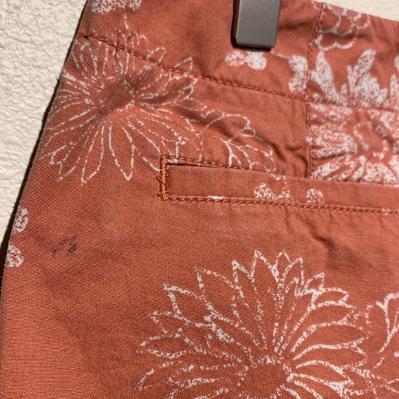 J. Crew Floral Print Shorts | Flowers | Size - 2 - Picture 4 of 5